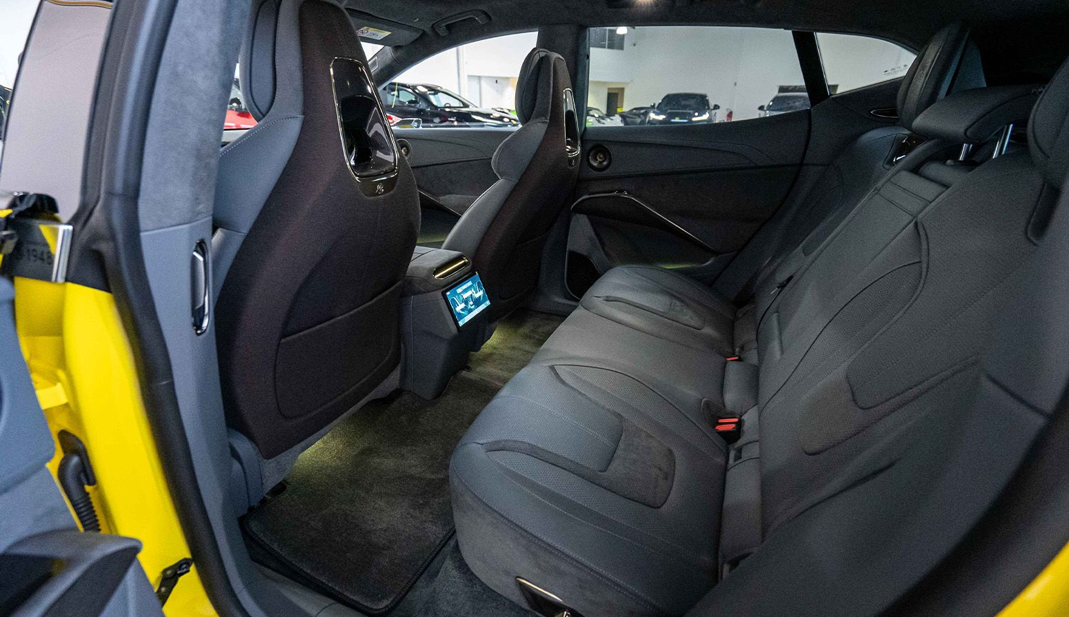 Lotus Eletre SUV 100% électrique Jaune - Théobald Nancy